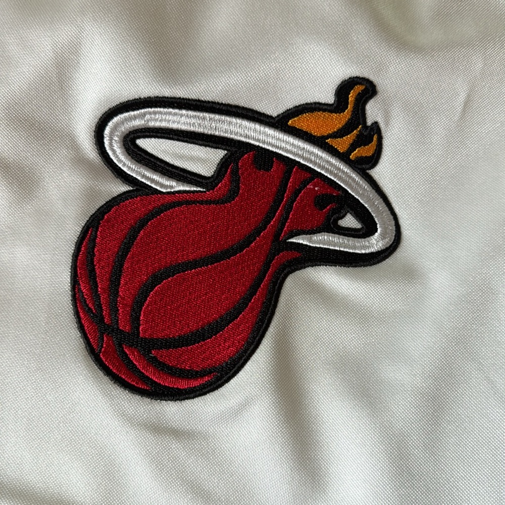 Mitchell & Ness Miami Heat 2005-06 Hardwood Classics Basketball Shorts